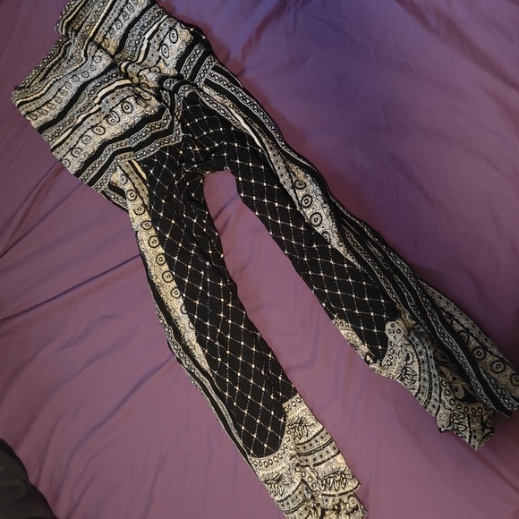 Bohemian Black and White Wide-Leg Pants - Picture 5 of 5